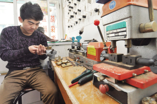 挽澜乡开锁店为啥“牛号”频现 听开锁师傅讲什么锁最防盗
